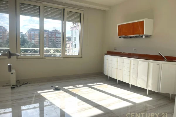 Business Property for Rent 3+1 in Tirana - 5,000 Euro