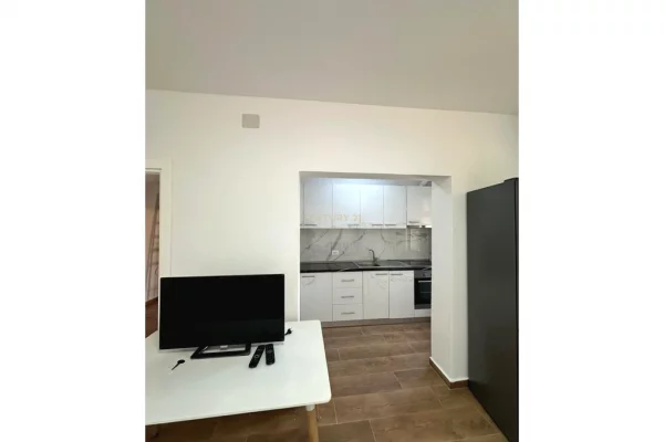 Shtepi me qera 2+1 ne Tirane - 420 Euro