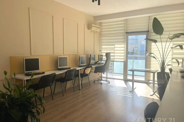 Ambient zyrash tek Komuna!