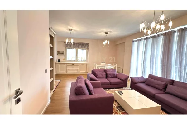 Shtepi me qera 2+1 ne Tirane - 900 Euro