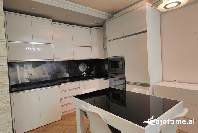 Shtepi me qera Apartament ne Tirane, 1+1, Mobilimi E mobiluar, Pagesa 550  Euro.