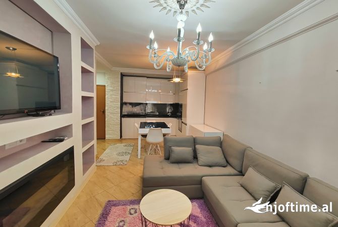 Shtepi me qera Apartament ne Tirane, 1+1, Mobilimi E mobiluar, Pagesa 550  Euro.