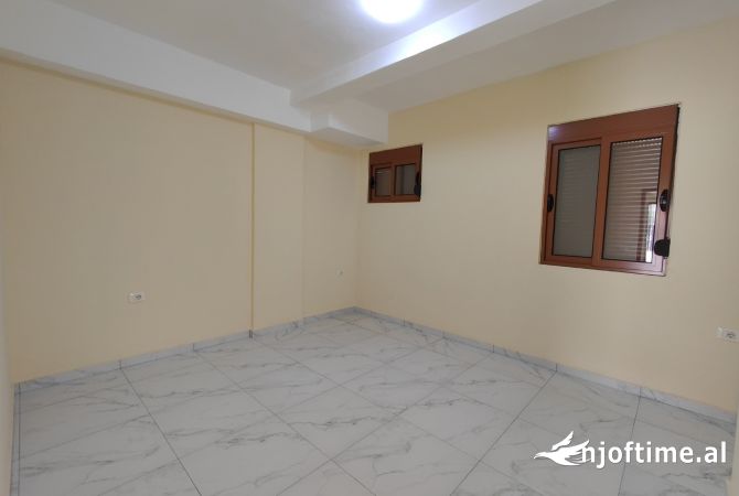 Shtepi me qera Apartament ne Tirane, 1+1, Mobilimi Bosh, pa mobiluar, Pagesa 35,000  Leke.