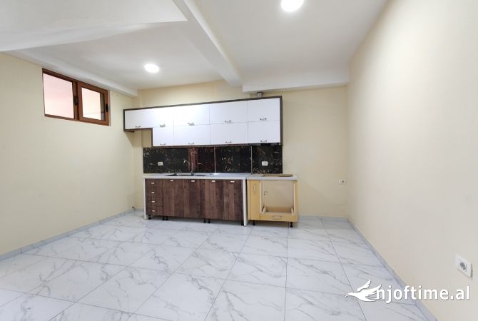 Shtepi me qera 1+1 ne Tirane - 35,000 Leke