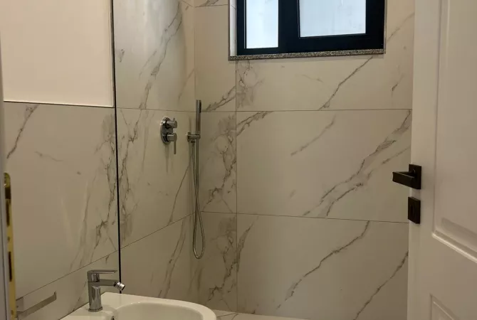 Shtepi me qera 1+1 ne Tirane - 40,000 Leke