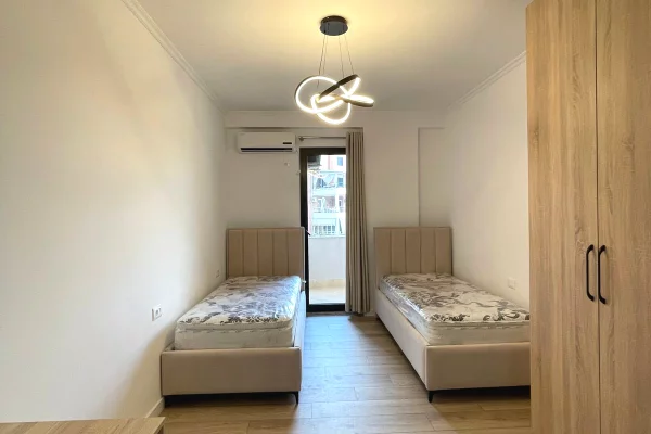 Shtepi me qera 2+1 ne Tirane - 900 Euro