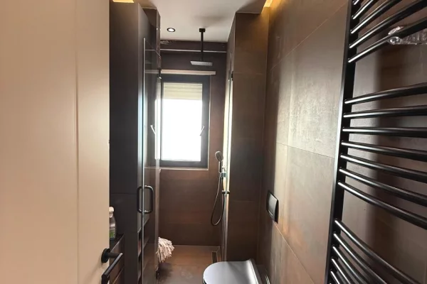 Shtepi me qera 2+1 ne Tirane - 1,600 Euro