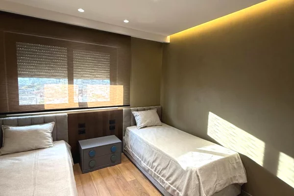 Shtepi me qera 2+1 ne Tirane - 1,600 Euro