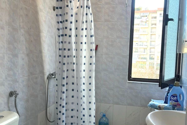 Shtepi me qera Apartament ne Tirane, 2+1, Mobilimi E mobiluar, Pagesa 55,000  Leke.