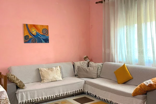 Shtepi me qera 2+1 ne Tirane - 55,000 Leke