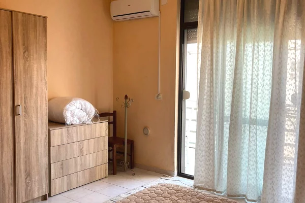Shtepi me qera Apartament ne Tirane, 2+1, Mobilimi E mobiluar, Pagesa 55,000  Leke.