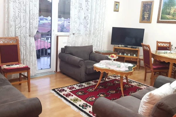 Shtepi me qera Apartament ne Tirane, 1+1, Mobilimi E mobiluar, Pagesa 500  Euro.