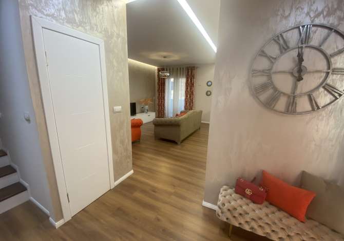 Shtepi me qera Duplex(shtepi me 2 kate) ne Tirane, 3+1, Mobilimi E mobiluar, Pagesa 750  Euro.