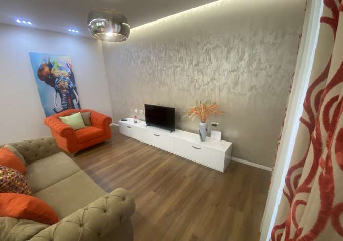 Shtepi me qera Duplex(shtepi me 2 kate) ne Tirane, 3+1, Mobilimi E mobiluar, Pagesa 750  Euro.