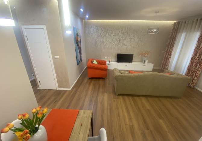 Shtepi me qera Duplex(shtepi me 2 kate) ne Tirane, 3+1, Mobilimi E mobiluar, Pagesa 750  Euro.