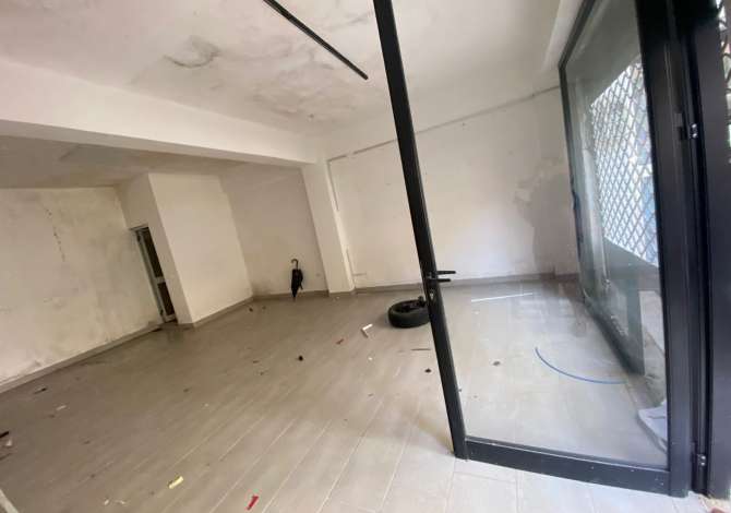 Okazion!!! Dyqan ne Shitje 56m2, tek Komuna e Parisit tek Shkolla Feniks 