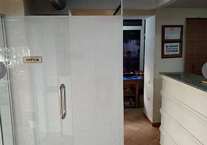 Ambient biznesi me qera 2+1 ne Tirane - 500 Euro