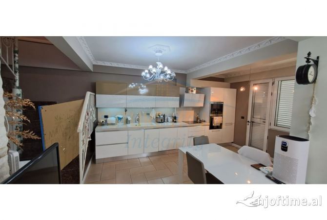 Shtepi ne shitje 2+1 ne Tirane - 350,000 Euro