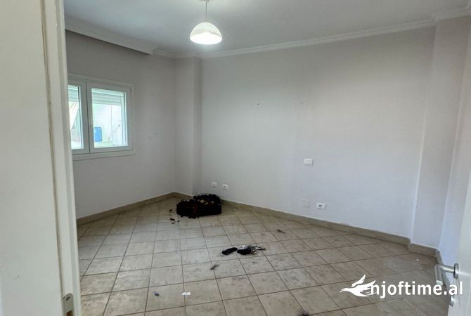 Shtepi ne shitje Apartament ne Tirane, 2+1, Mobilimi Bosh, pa mobiluar, Pagesa 220,000  Euro.