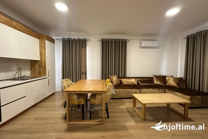 Shtepi me qera Apartament ne Tirane, 2+1, Mobilimi E mobiluar, Pagesa 700  Euro.