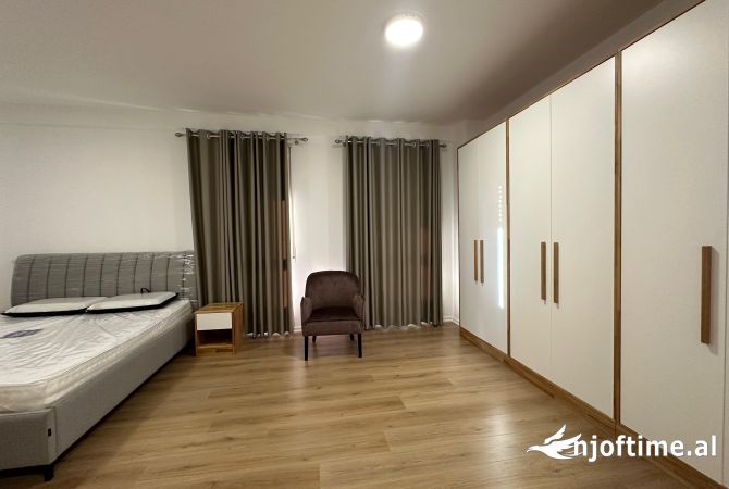 Shtepi me qera Apartament ne Tirane, 2+1, Mobilimi E mobiluar, Pagesa 700  Euro.