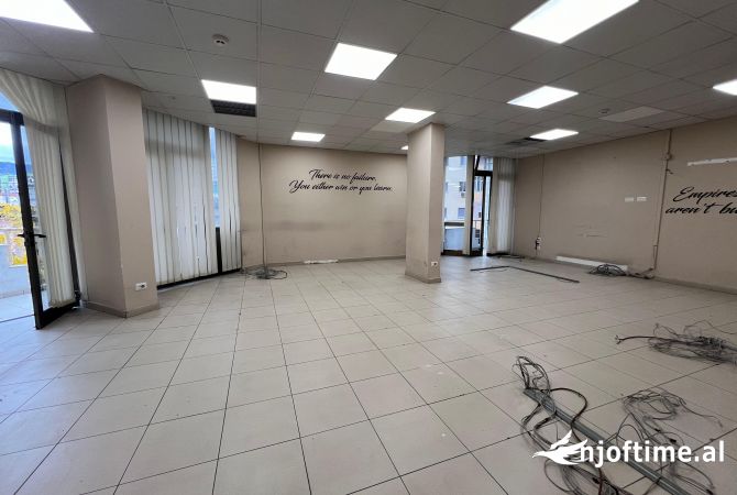 Ambient biznesi me qera 3+1 ne Tirane - 2,100 Euro