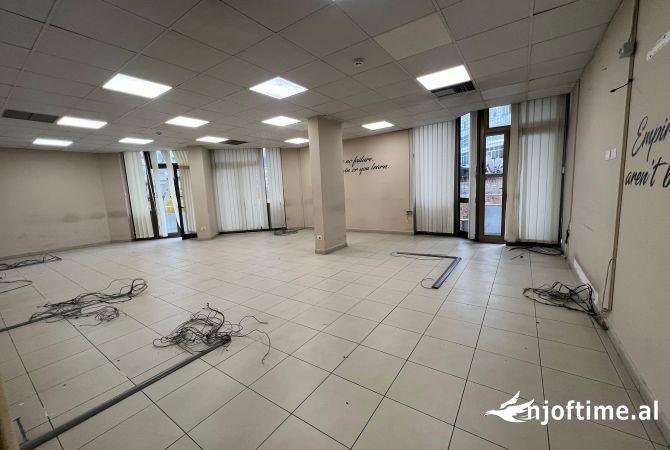 Ambient biznesi me qera 3+1 ne Tirane - 2,100 Euro