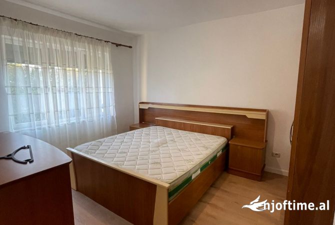 Shtepi ne shitje Apartament ne Tirane, 1+1, Mobilimi E mobiluar, Pagesa 89,000  Euro.