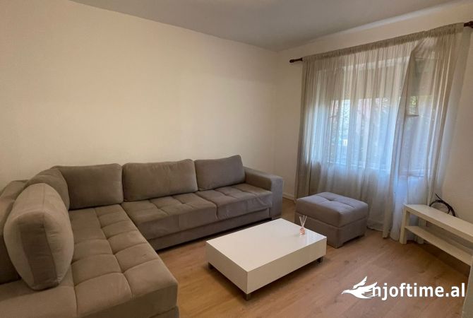 Shtepi ne shitje Apartament ne Tirane, 1+1, Mobilimi E mobiluar, Pagesa 89,000  Euro.
