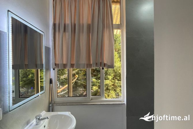 Shtepi ne shitje Apartament ne Tirane, 1+1, Mobilimi E mobiluar, Pagesa 89,000  Euro.