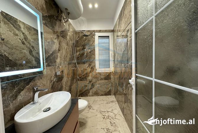 Shtepi ne shitje Apartament ne Tirane, 1+1, Mobilimi Bosh, pa mobiluar, Pagesa 135,000  Euro.