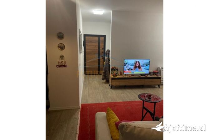 Shtepi ne shitje Apartament ne Tirane, 2+1, Mobilimi E mobiluar, Pagesa 105,000  Euro.