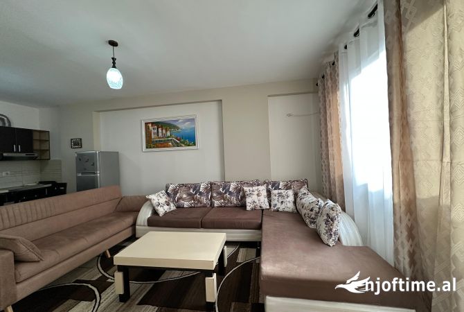 Shtepi ne shitje Apartament ne Tirane, 1+1, Mobilimi Bosh, pa mobiluar, Pagesa 98,000  Euro.