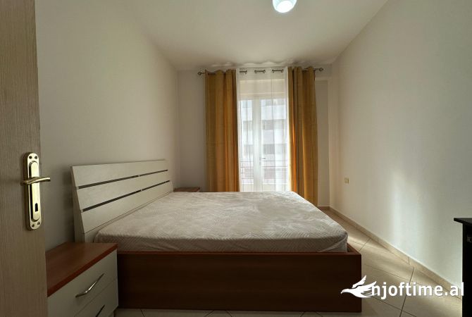 Shtepi ne shitje Apartament ne Tirane, 1+1, Mobilimi Bosh, pa mobiluar, Pagesa 98,000  Euro.