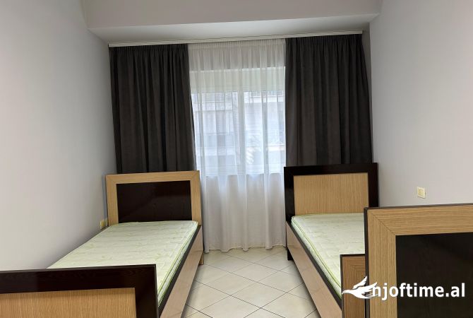 Shtepi ne shitje Apartament ne Tirane, 2+1, Mobilimi E mobiluar, Pagesa 139,000  Euro.