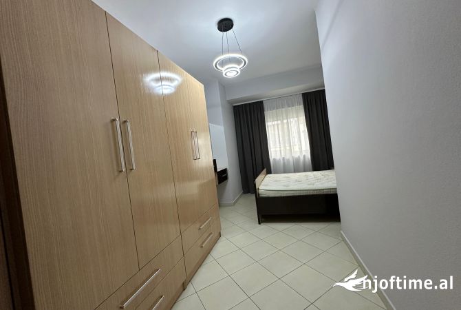 Shtepi ne shitje Apartament ne Tirane, 2+1, Mobilimi E mobiluar, Pagesa 139,000  Euro.