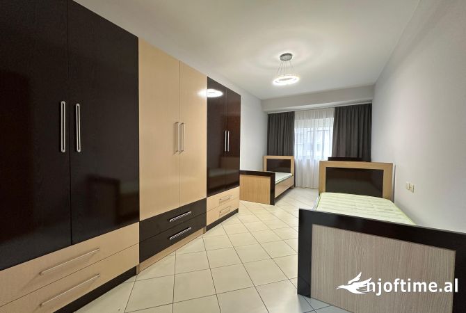Shtepi ne shitje Apartament ne Tirane, 2+1, Mobilimi E mobiluar, Pagesa 139,000  Euro.