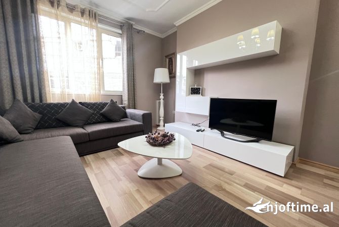 Shtepi me qera 2+1 ne Tirane - 650 Euro