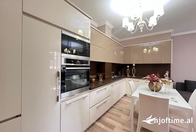 Shtepi me qera Apartament ne Tirane, 2+1, Mobilimi E mobiluar, Pagesa 650  Euro.