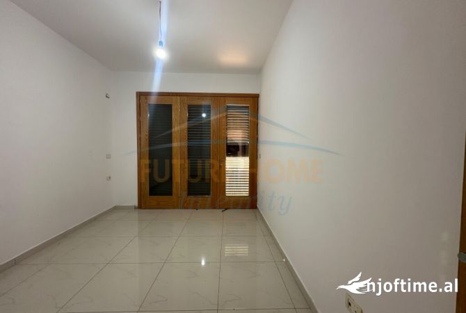 Shtepi ne shitje Apartament ne Tirane, 2+1, Mobilimi Bosh, pa mobiluar, Pagesa 185,000  Euro.