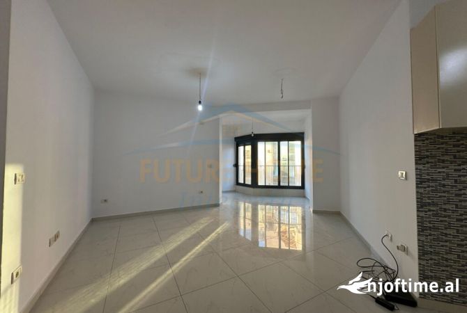 Shtepi ne shitje Apartament ne Tirane, 2+1, Mobilimi Bosh, pa mobiluar, Pagesa 185,000  Euro.
