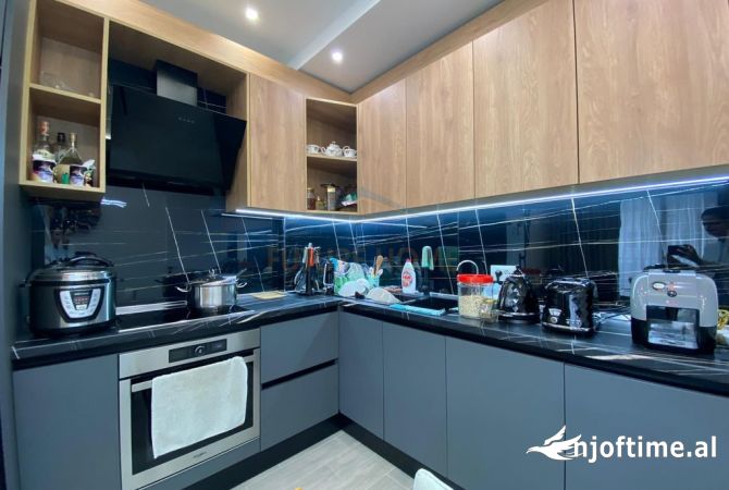 Shtepi ne shitje Apartament ne Tirane, 2+1, Mobilimi E mobiluar, Pagesa 190,000  Euro.