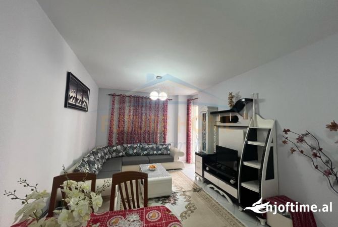 Shtepi me qera Apartament ne Tirane, 2+1, Mobilimi E mobiluar, Pagesa 450  Euro.