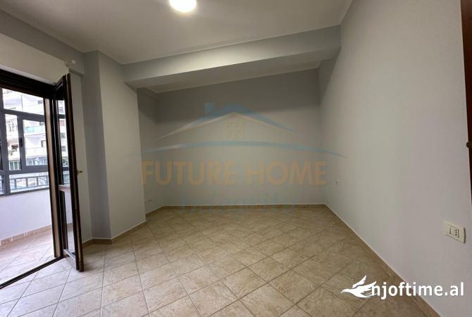 Shtepi ne shitje Apartament ne Tirane, 3+1, Mobilimi Bosh, pa mobiluar, Pagesa 320,000  Euro.