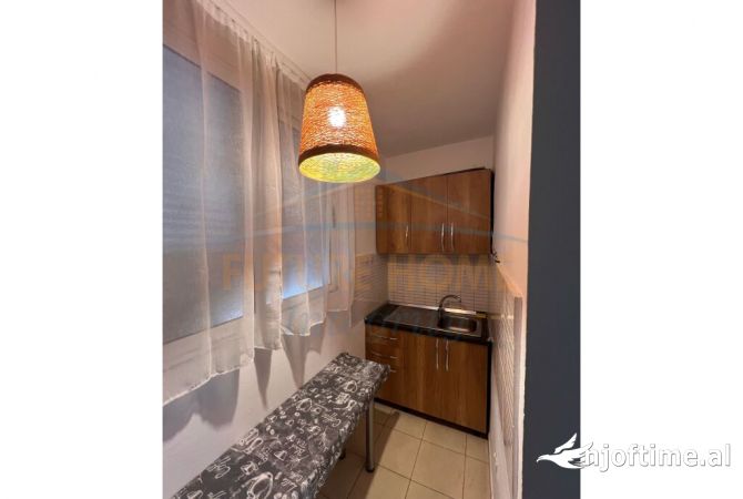 Shtepi me qera Apartament ne Tirane, 1+1, Mobilimi E mobiluar, Pagesa 350  Euro.