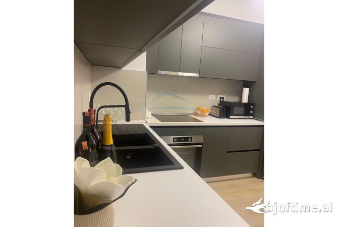 Shtepi ne shitje Apartament ne Tirane, 1+1, Mobilimi E mobiluar, Pagesa 98,000  Euro.