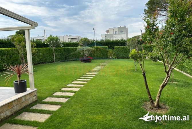 Shtepi ne shitje Vila Luksoze ne Durres, 2+1, Mobilimi E mobiluar, Pagesa 550,000  Euro.