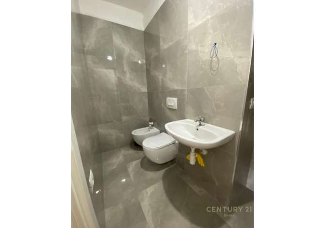 APARTAMENT 2+1 ME POST PARKIMI PER ZYRA PRANE RRUGES SE KAVAJES