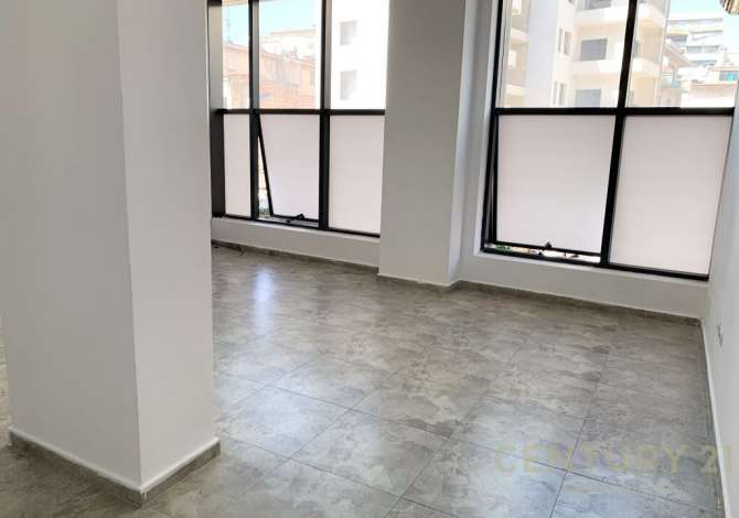 Zyra per Qira 40 m2 ne M.Shyri!!!