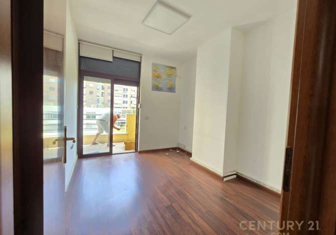Ambient biznesi me qera 3+1 ne Tirane - 700 Euro